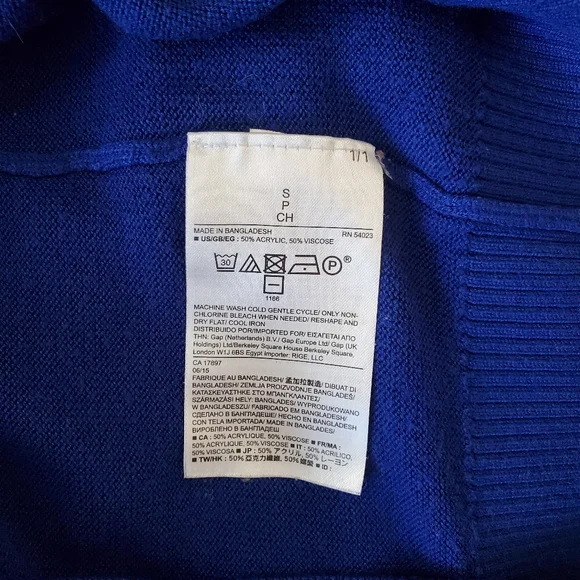 Banana Republic V-Neck Sweater - Picture 3 of 4